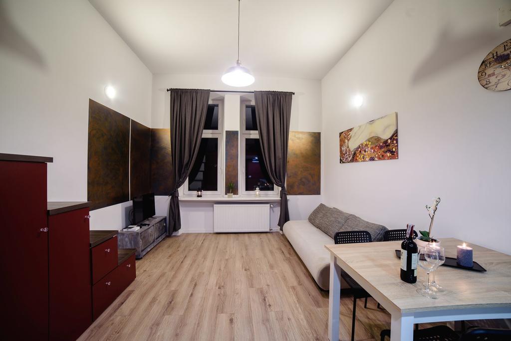 Cracow Rent Apartments - Spacious Apartments For 2-7 People In Quiet Area - Kolberga Street Nr 3 - 10 Min To Main Square By Foot Краков Экстерьер фото