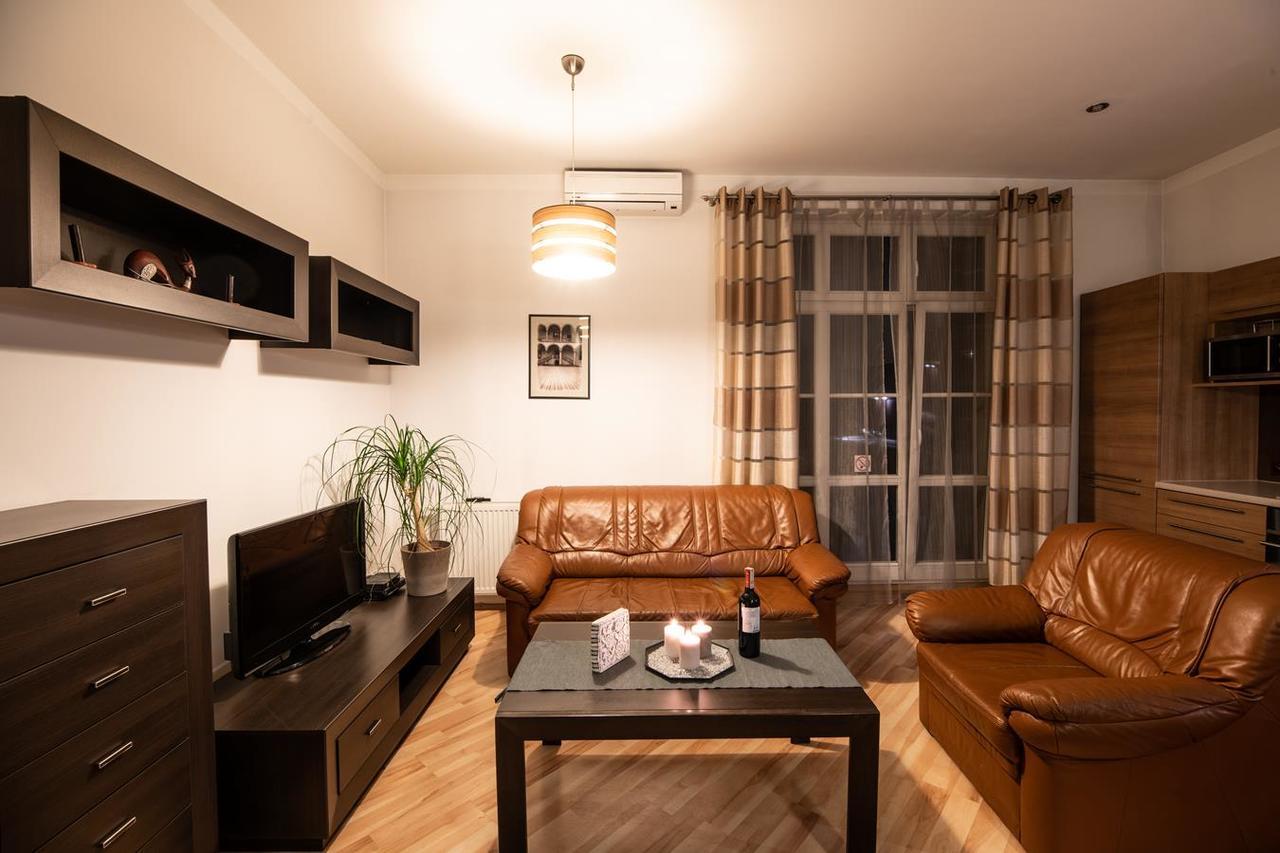 Cracow Rent Apartments - Spacious Apartments For 2-7 People In Quiet Area - Kolberga Street Nr 3 - 10 Min To Main Square By Foot Краков Экстерьер фото