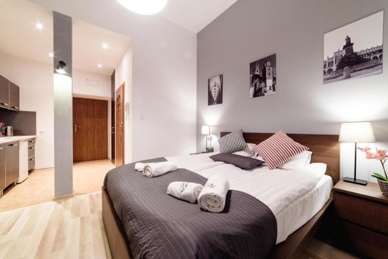 Cracow Rent Apartments - Spacious Apartments For 2-7 People In Quiet Area - Kolberga Street Nr 3 - 10 Min To Main Square By Foot Краков Экстерьер фото