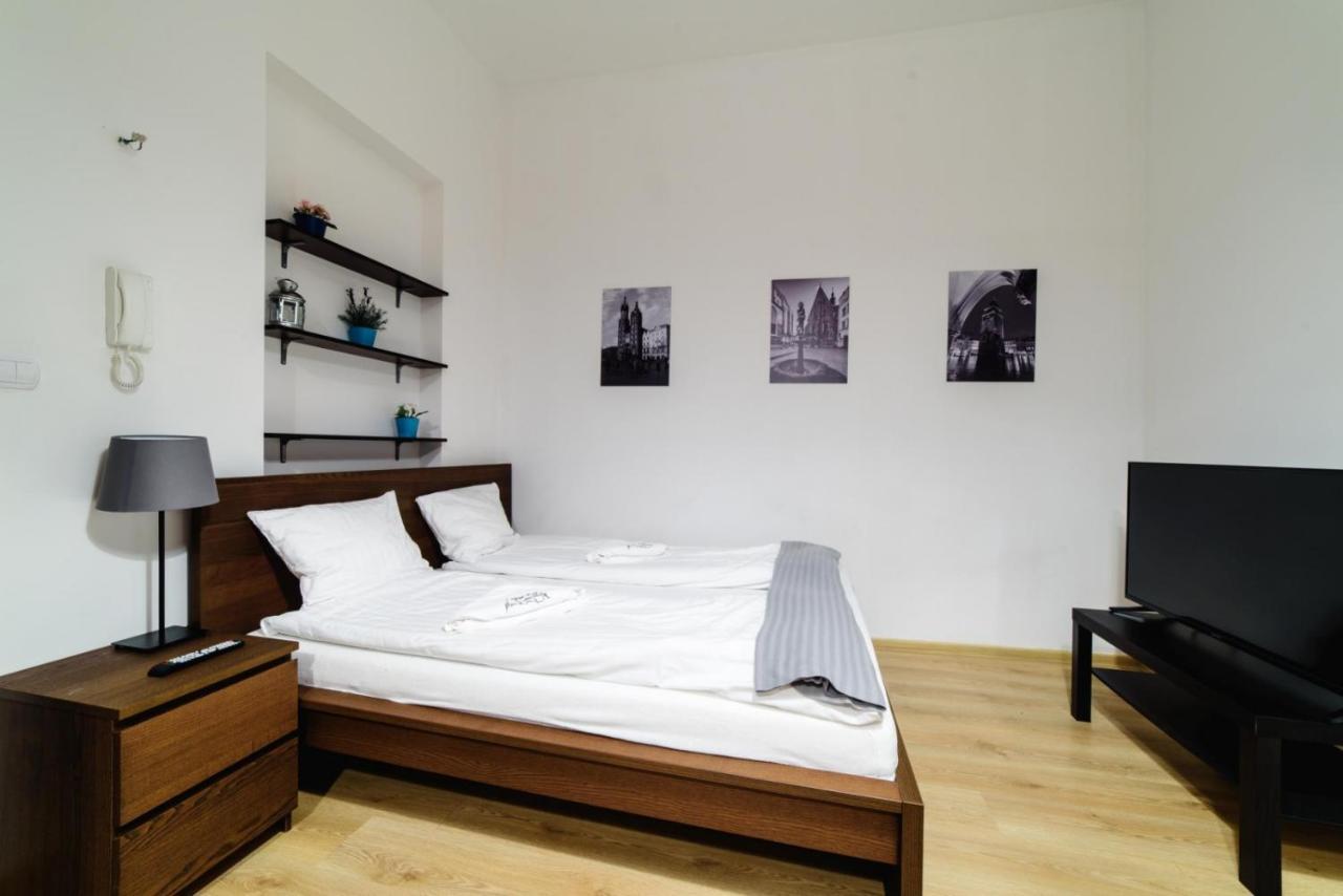 Cracow Rent Apartments - Spacious Apartments For 2-7 People In Quiet Area - Kolberga Street Nr 3 - 10 Min To Main Square By Foot Краков Экстерьер фото