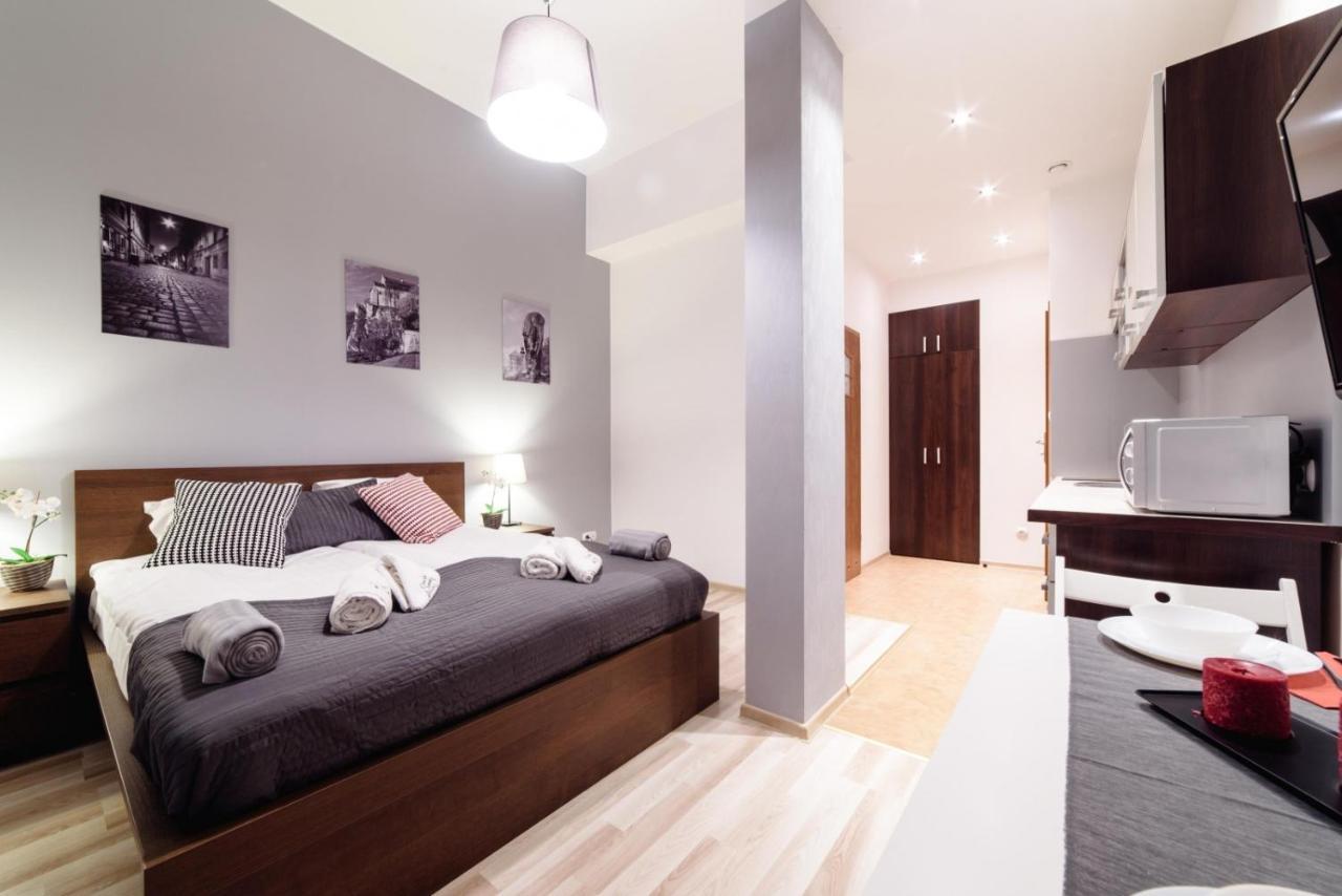 Cracow Rent Apartments - Spacious Apartments For 2-7 People In Quiet Area - Kolberga Street Nr 3 - 10 Min To Main Square By Foot Краков Экстерьер фото